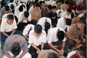 Sejumlah Siswa SMP ITUS Nampak Menangis Saat Mengikuti Kegiatan Muhasabah Diri